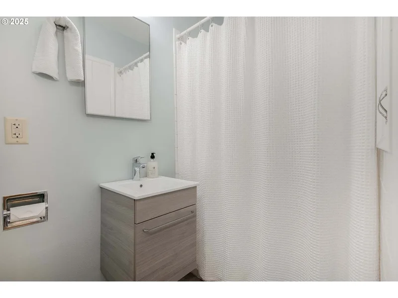 2984 Floral Hill Dr, Eugene, OR 97403, Eugene, Oregon, United States. - Photo 17