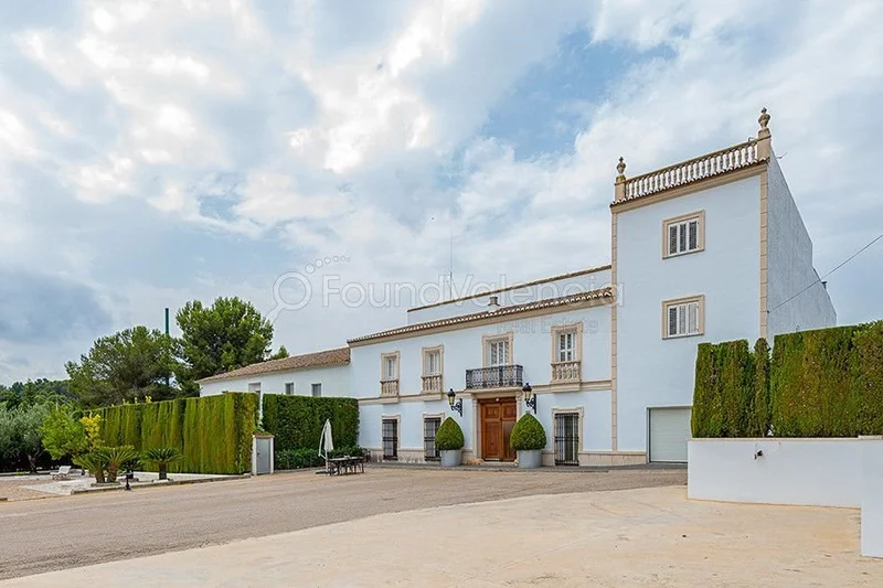 Charming Historic Farmhouse For Sale 20 Minutes From Valencia, Spain