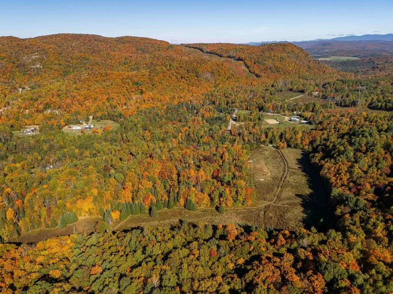 Ch. du Lac-‡-la-Loutre, Laurentides, Huberdeau, Quebec, Canada. - Photo 18