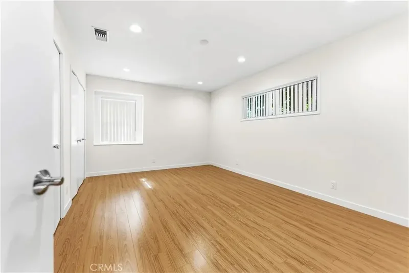 15210 Cohasset Street, Los Angeles, California, United States. - Photo 18
