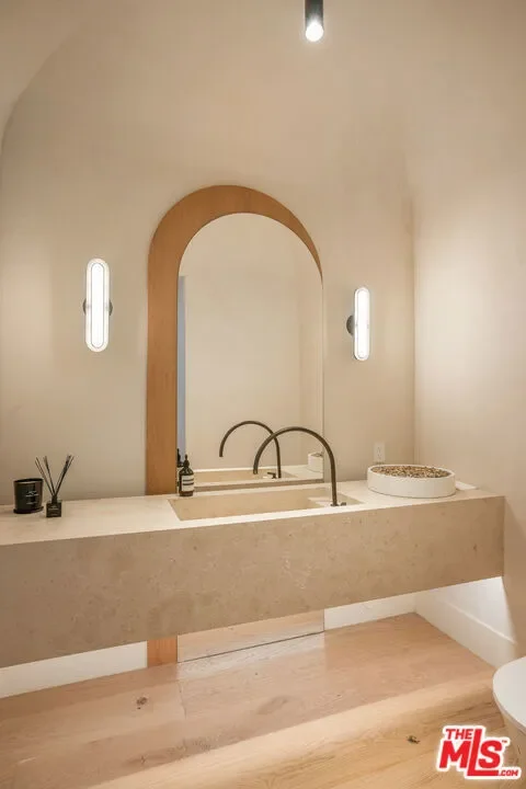 24824 Pacific Coast Highway, Malibu, California, United States. - Photo 10