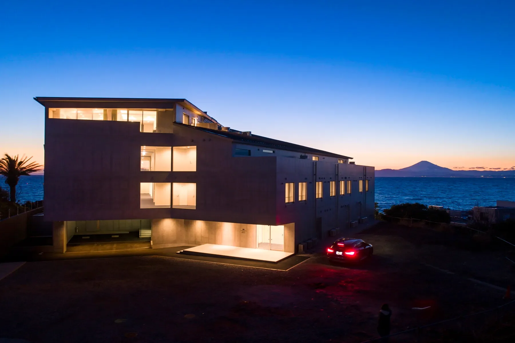Exterior photo 5