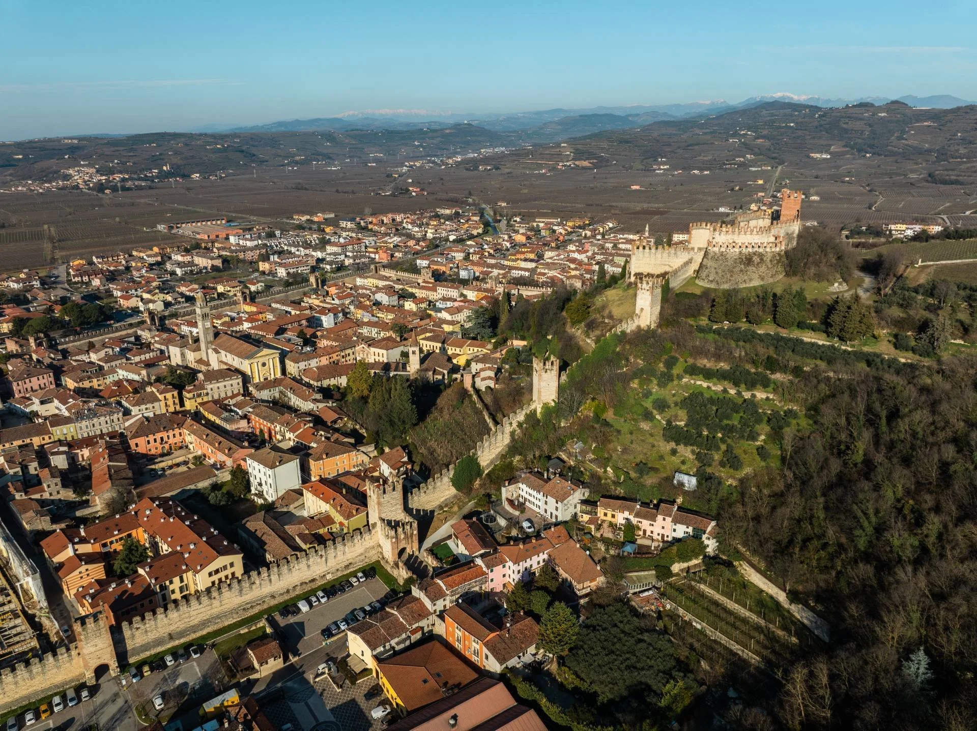 Via Adolfo Mattielli Pittore, Soave, Veneto, Italy. - Photo 40