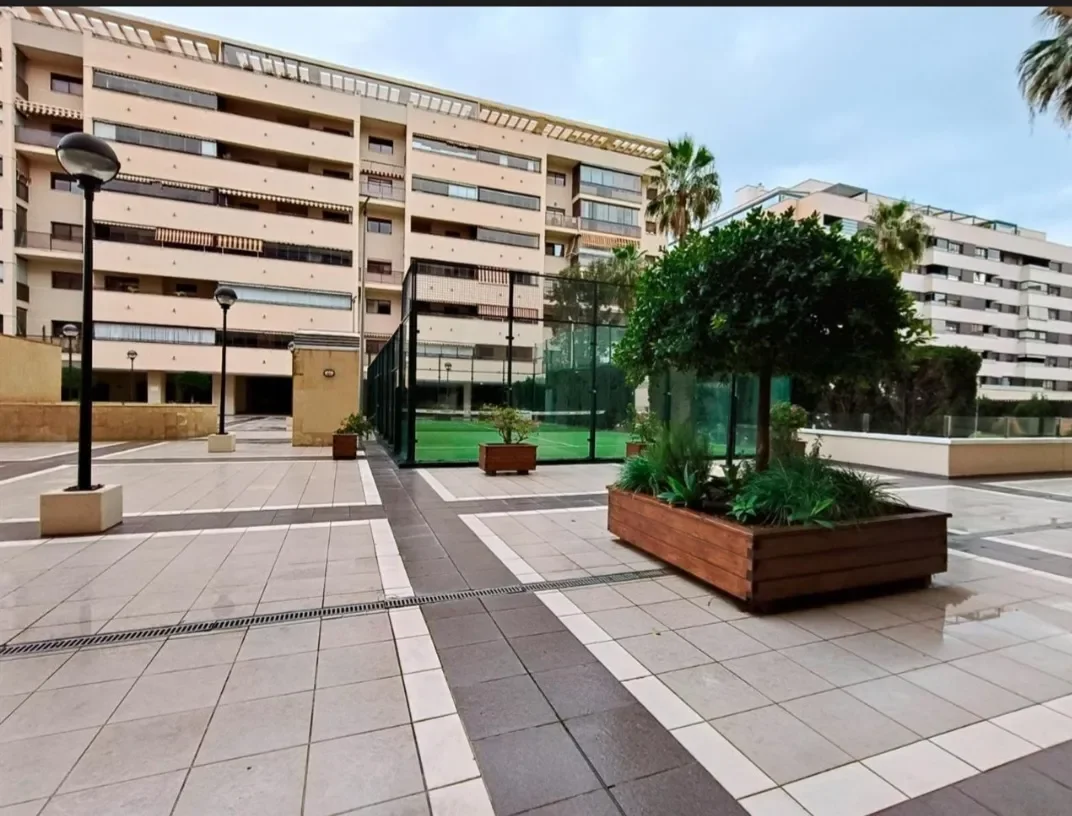 Exterior photo 3