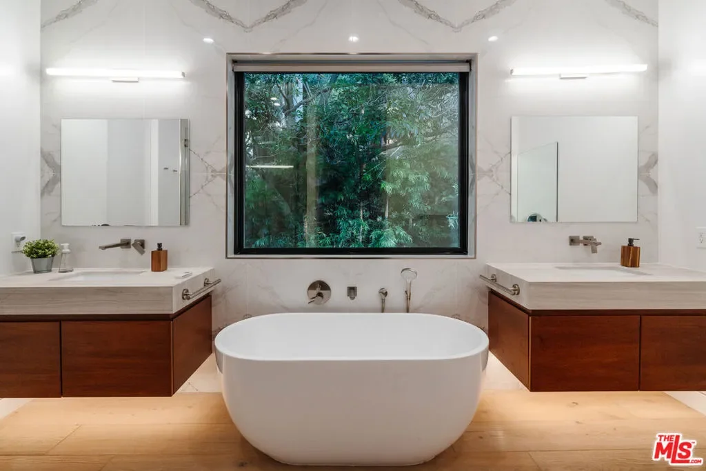 8446 Kirkwood Drive, Los Angeles, California, United States. - Photo 11