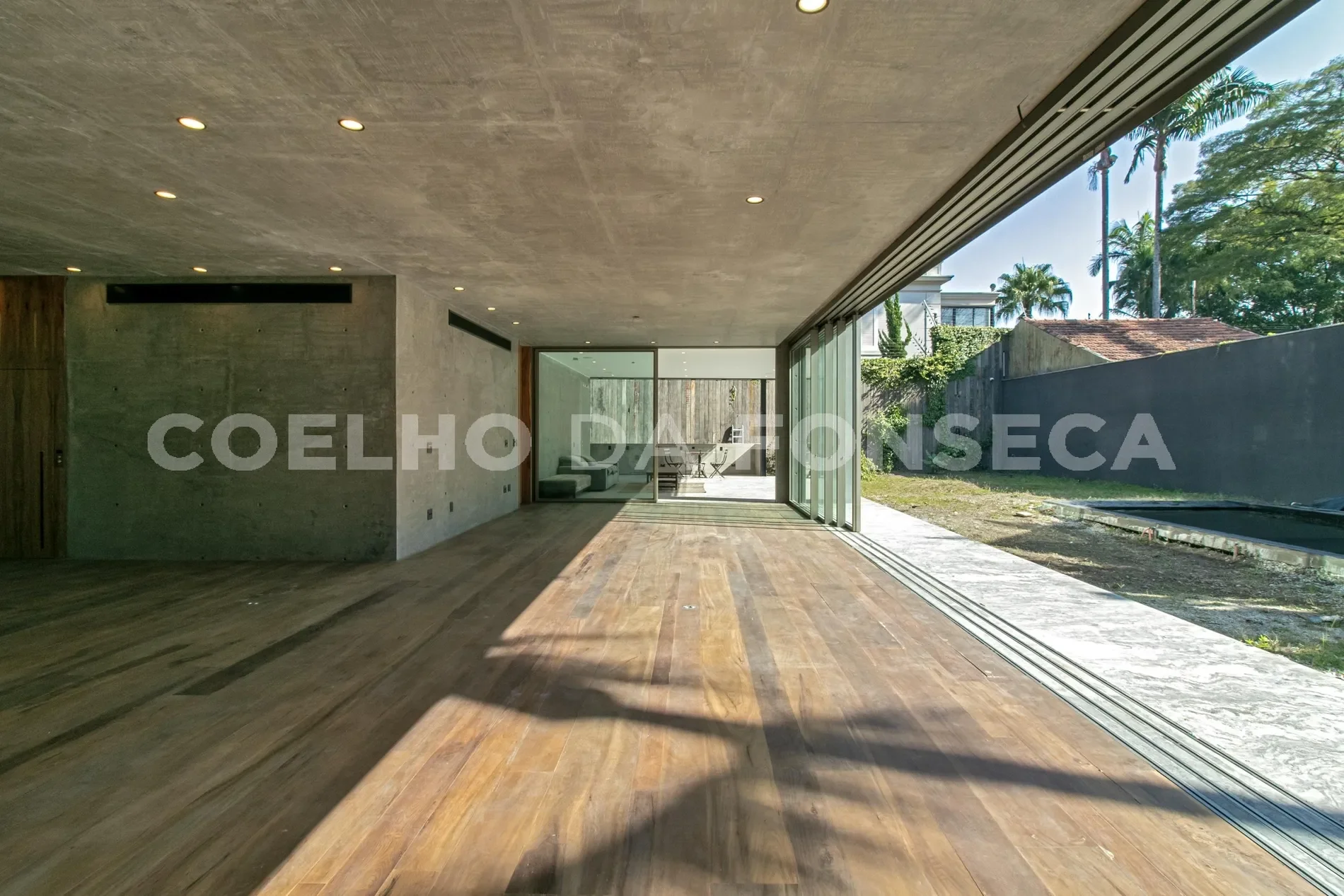 Exterior photo 3