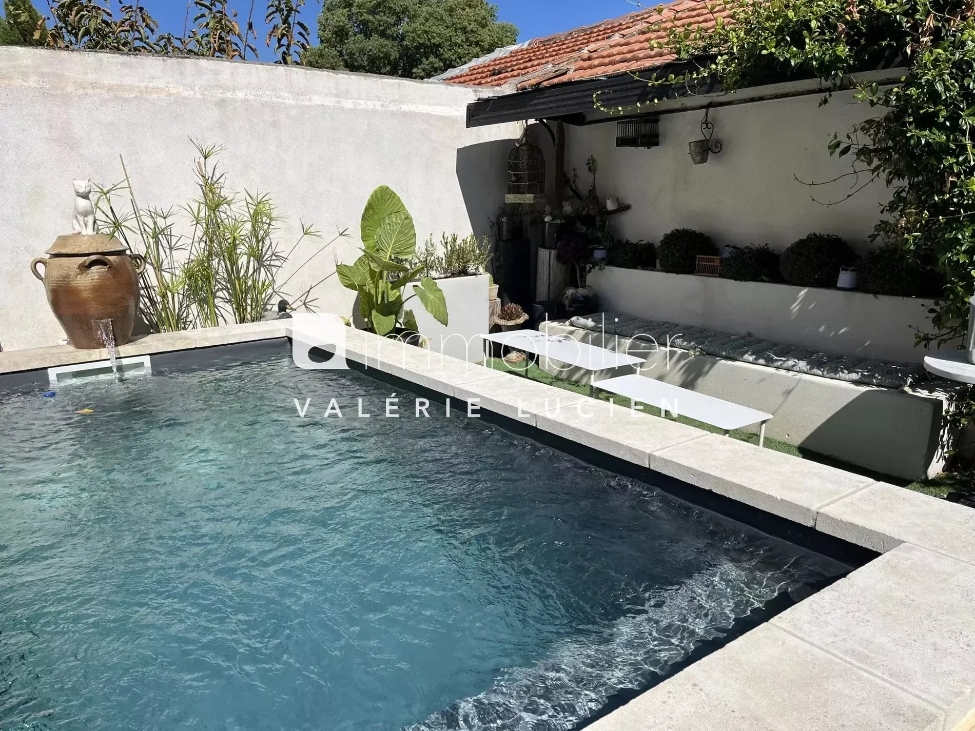 Exterior photo 1