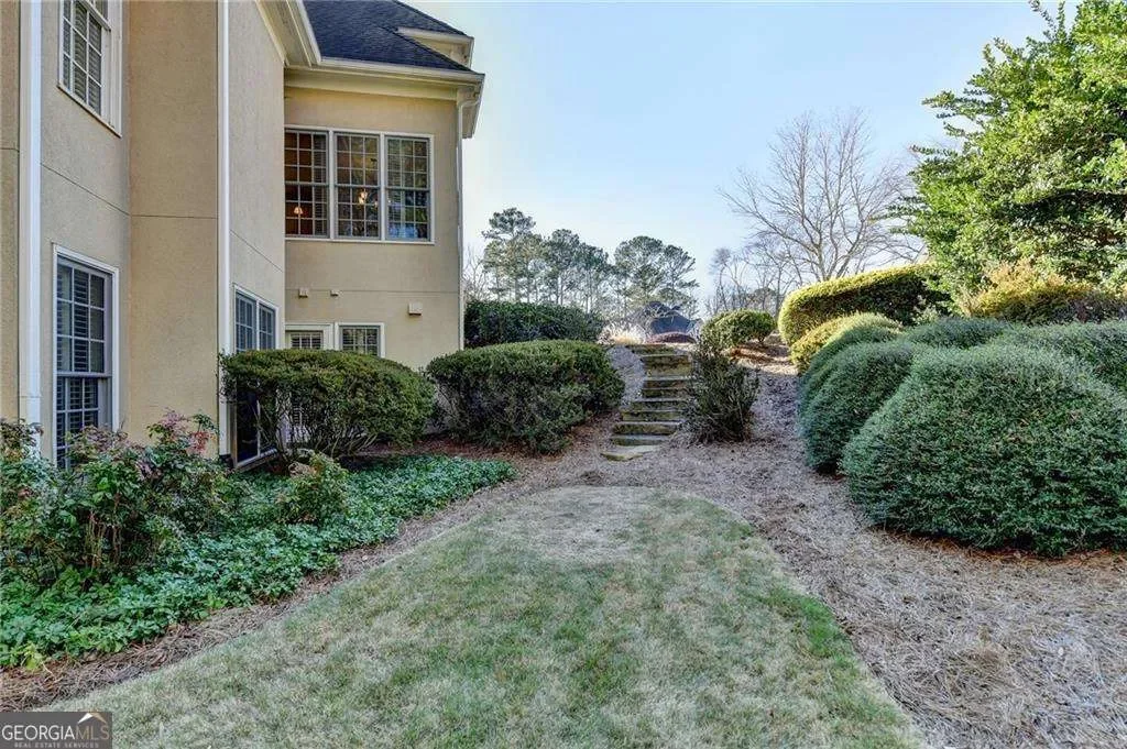 Exterior photo 9