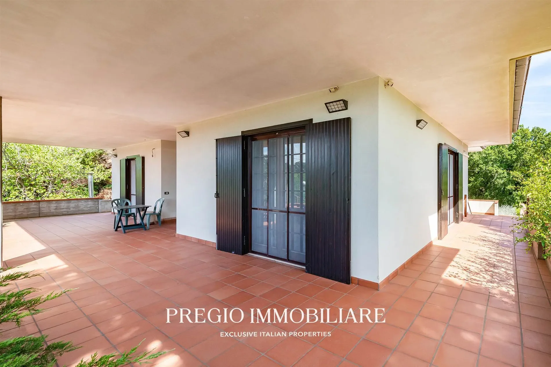 Exterior photo 10