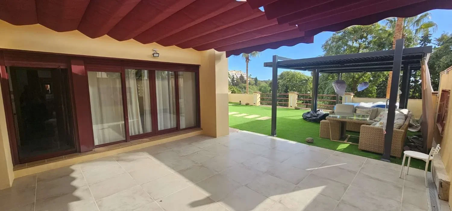 Exterior photo 4