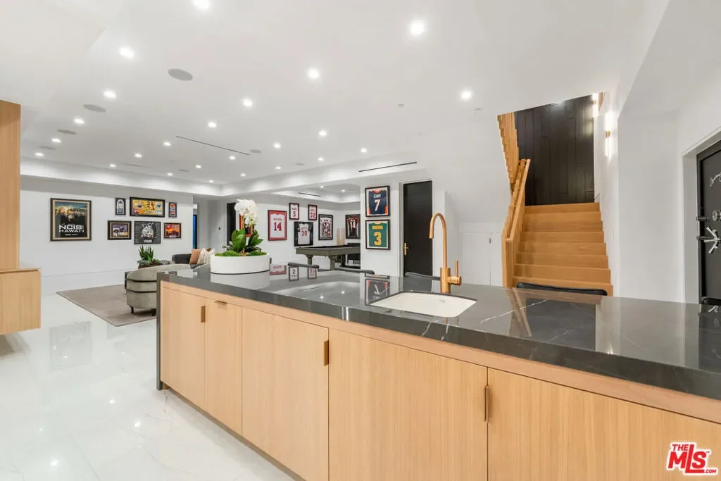 17228 Otsego Street, Los Angeles, California, United States. - Photo 14