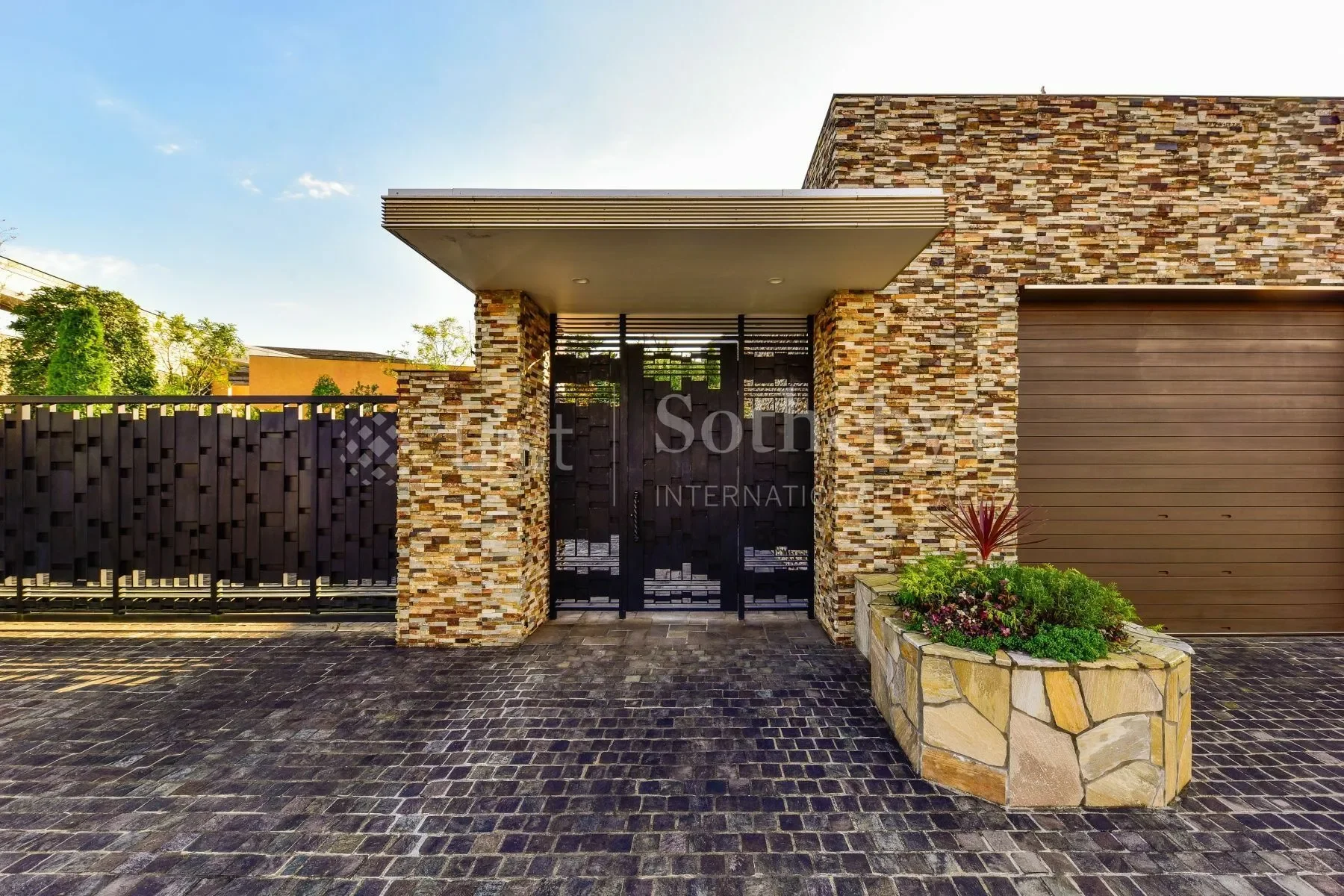 Exterior photo 11