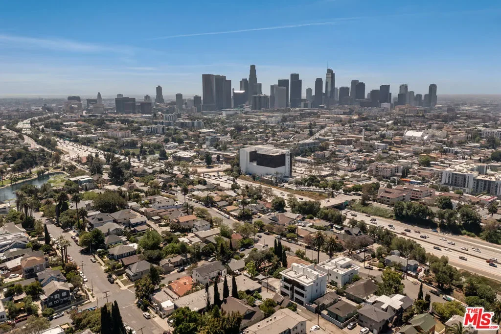 2005 Bellevue Avenue, Los Angeles, California, United States. - Photo 24