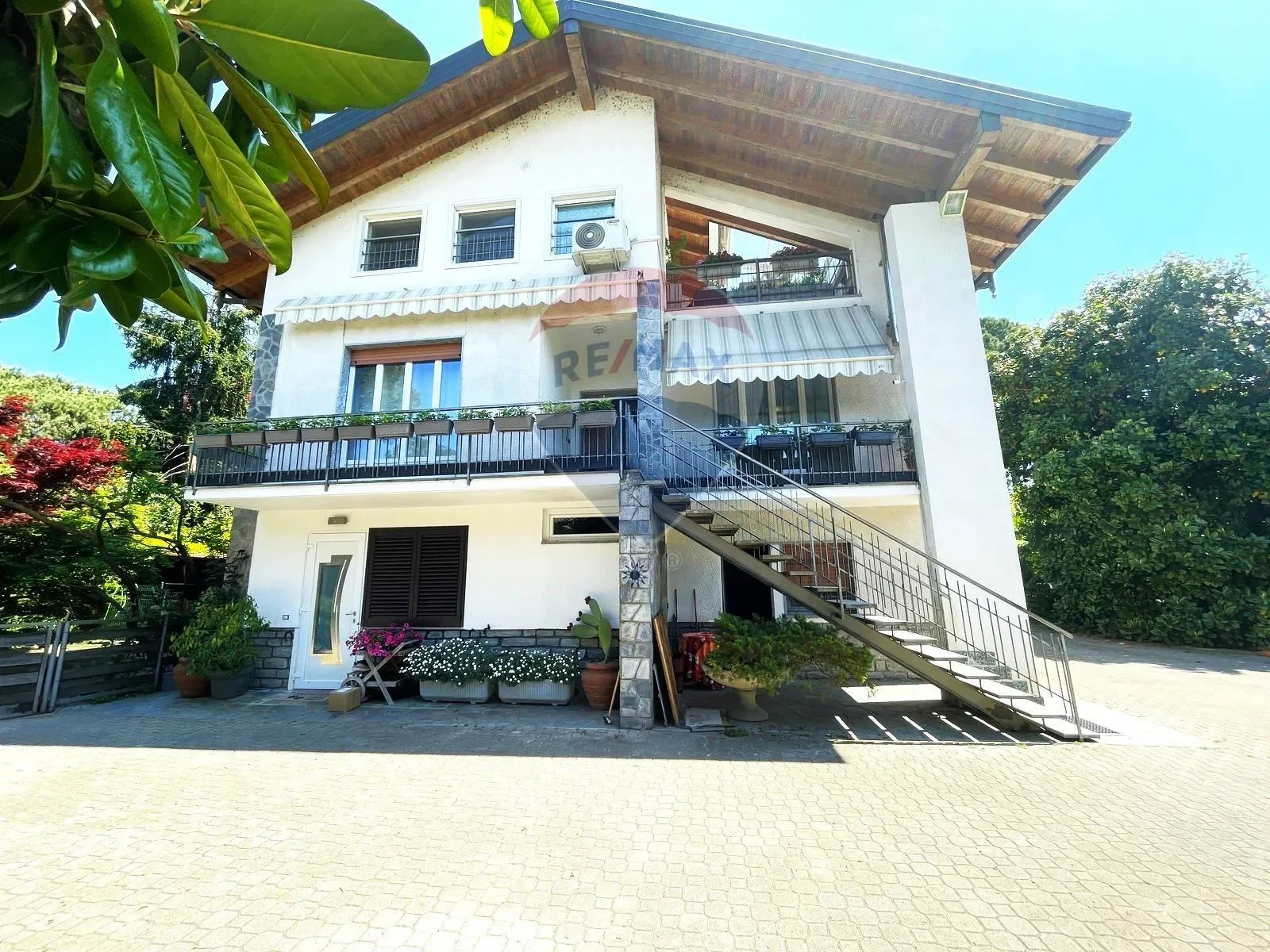 Via Riviera, Lisanza, Lombardy, Italy. - Photo 8