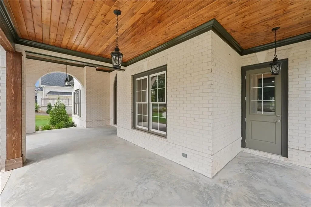 Exterior photo 3