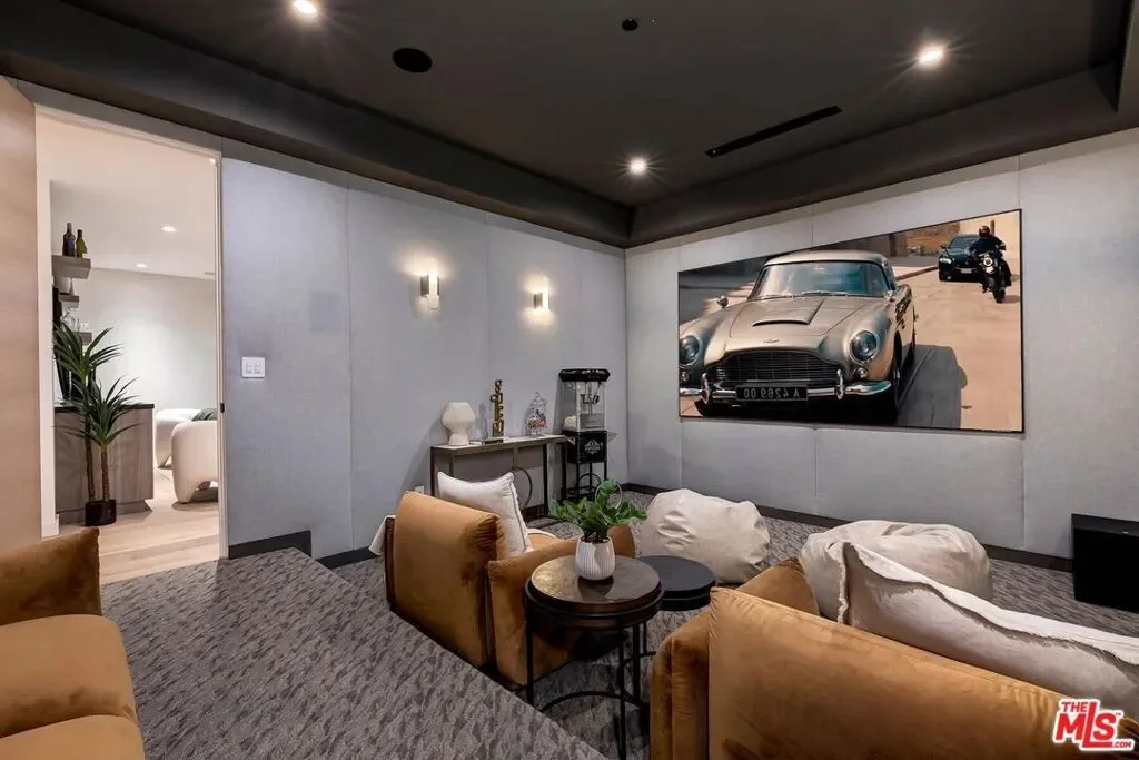 16879 Mooncrest Drive, Los Angeles, California, United States. - Photo 40