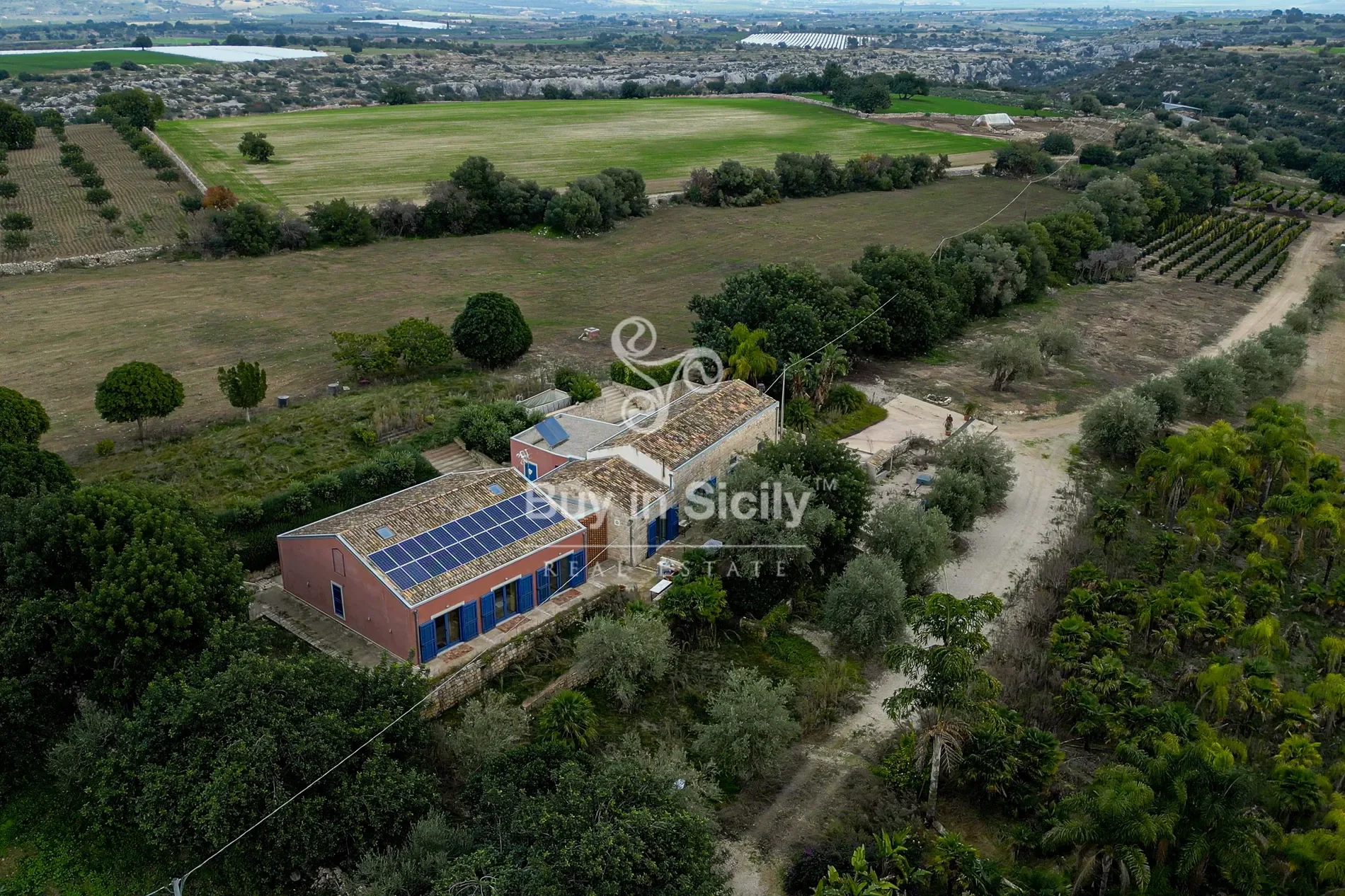Exterior photo 9