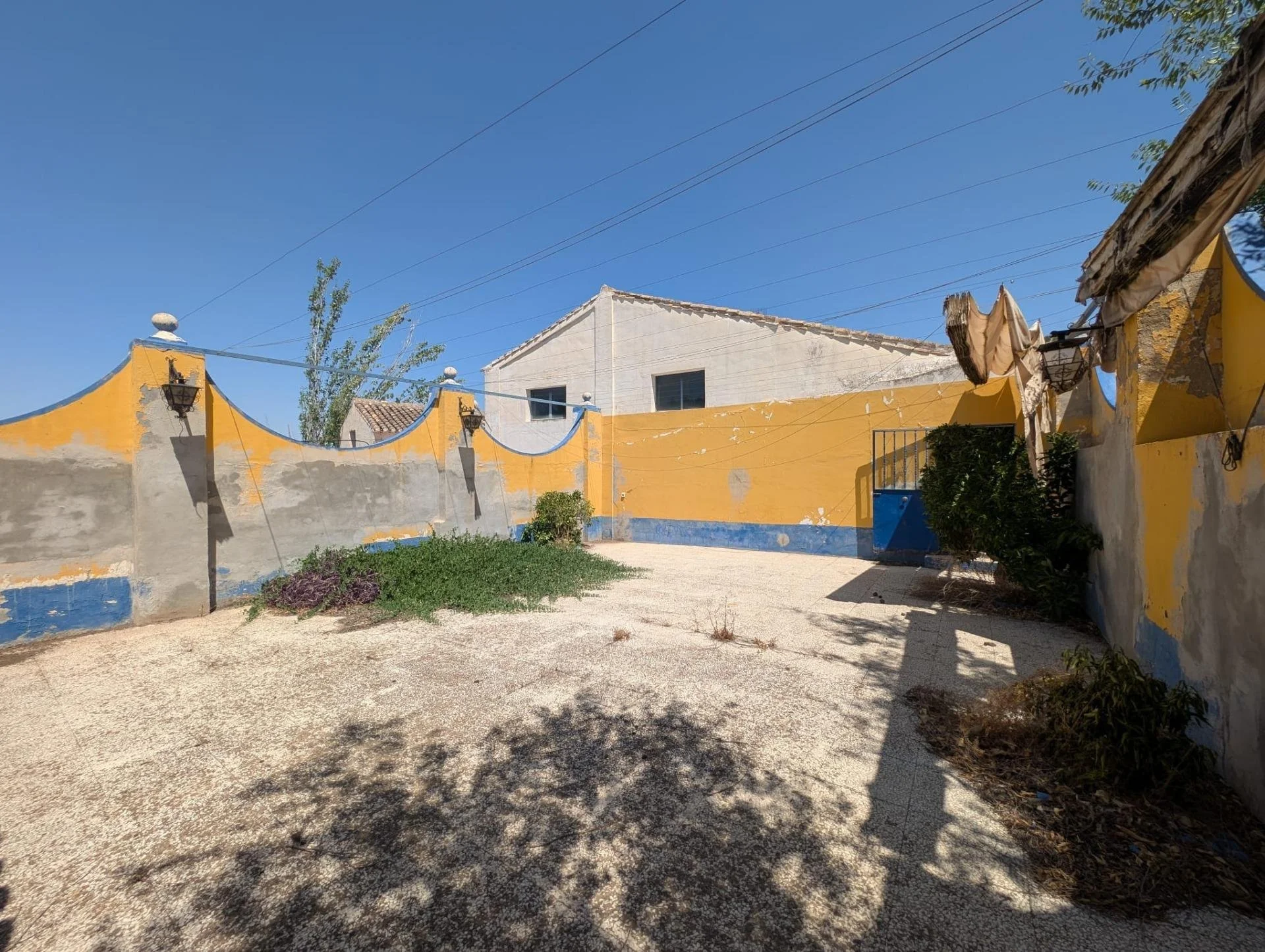 Exterior photo 7