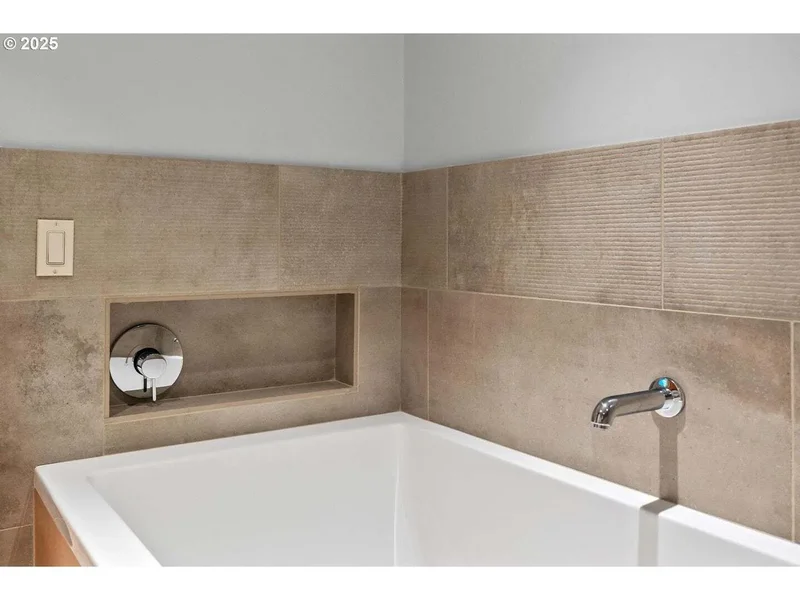 2323 SW Park Pl #1006, Portland, OR 97205, Portland, Oregon, United States. - Photo 34