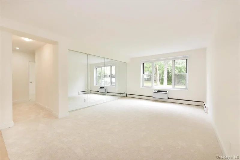 195 S Middle Neck Road, Great Neck, New York, United States. - Photo 33