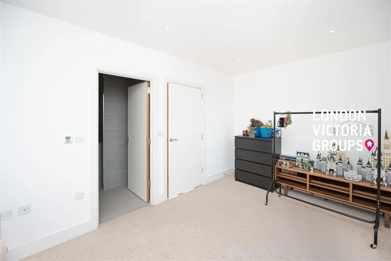 Pipit Drive, London, London, England, United Kingdom. - Photo 15