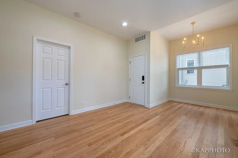 2239 W Cornelia Avenue, Chicago, IL 60618, Chicago, Illinois, United States. - Photo 30