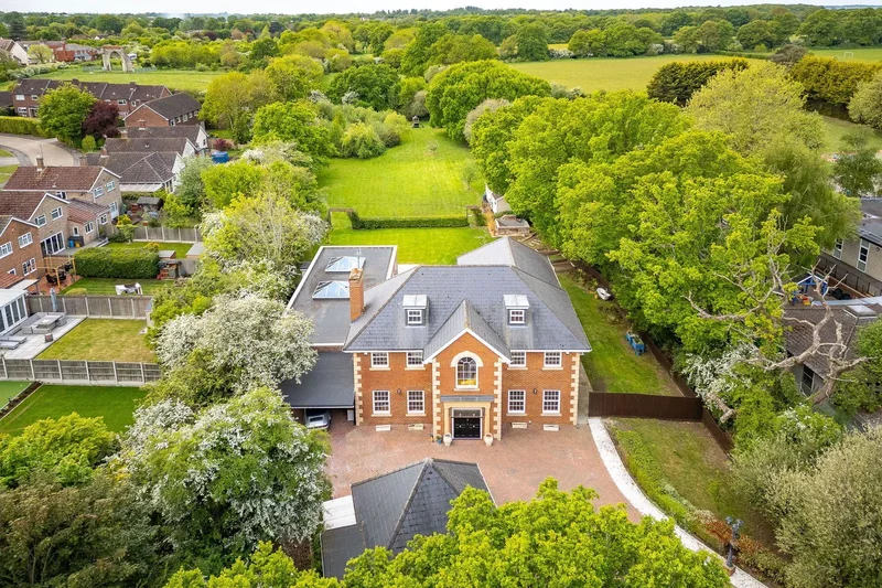 5 bedroom Detached House for sale in Chelmsford