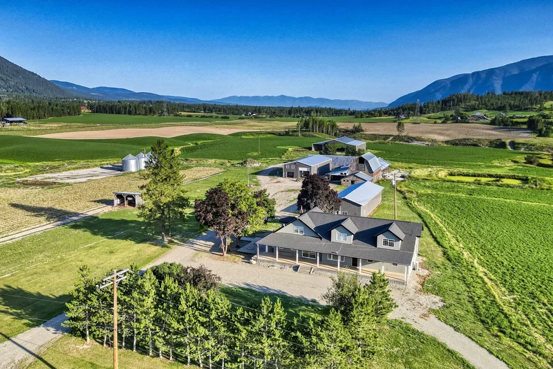 Border Farm Home And Acreage