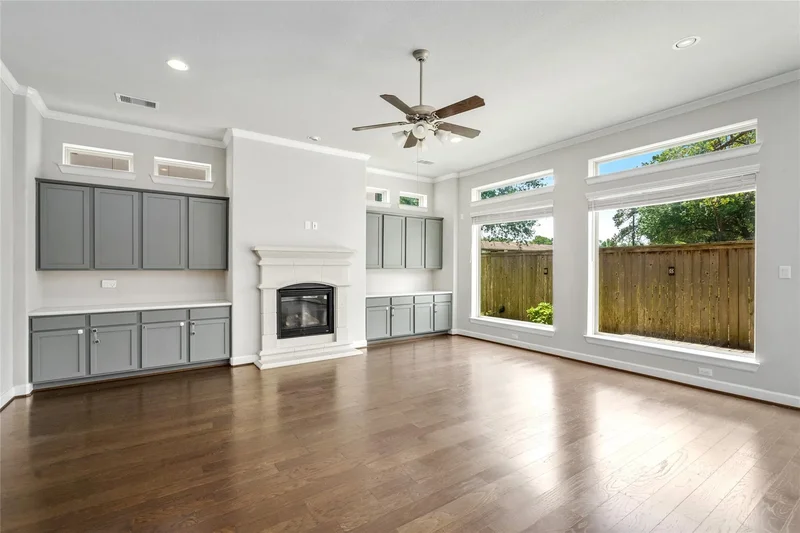 927 S Lacey Garden Loop, Houston, Texas, United States. - Photo 17