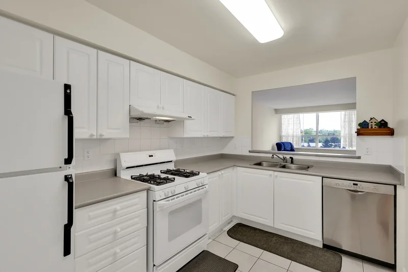 265 Ridley Blvd  610, Toronto, ON M5M 4N8, Toronto, Ontario, Canada. - Photo 8