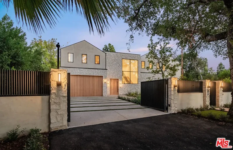 5064 Encino Avenue, Los Angeles, California, United States. - Photo 2