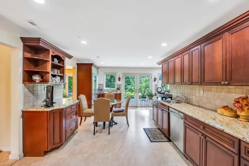 75 Greenleaf Hill, Great Neck, NY, 11023, USA, Great Neck, New York, United States. - Photo 14