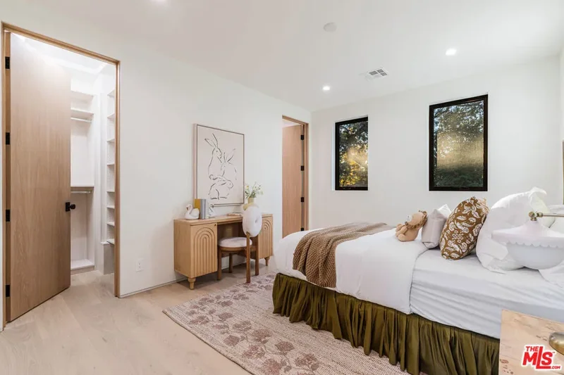 5064 Encino Avenue, Los Angeles, California, United States. - Photo 27