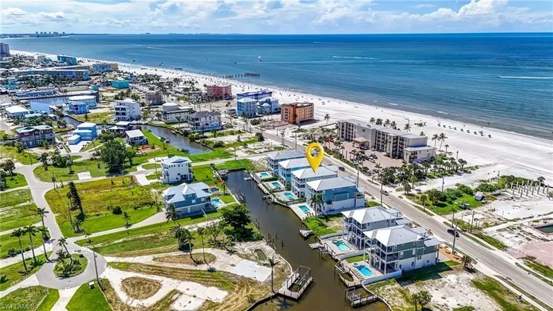 661, Fort Myers Beach, Florida, United States. - Photo 13