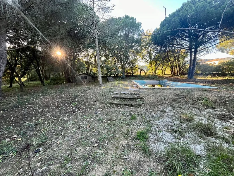 Close to the beaches of Escalet, charming bastide to renovate