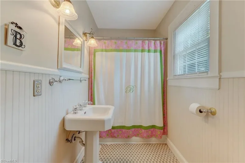 17 E Main Street, Thomasville, North Carolina, United States. - Photo 42