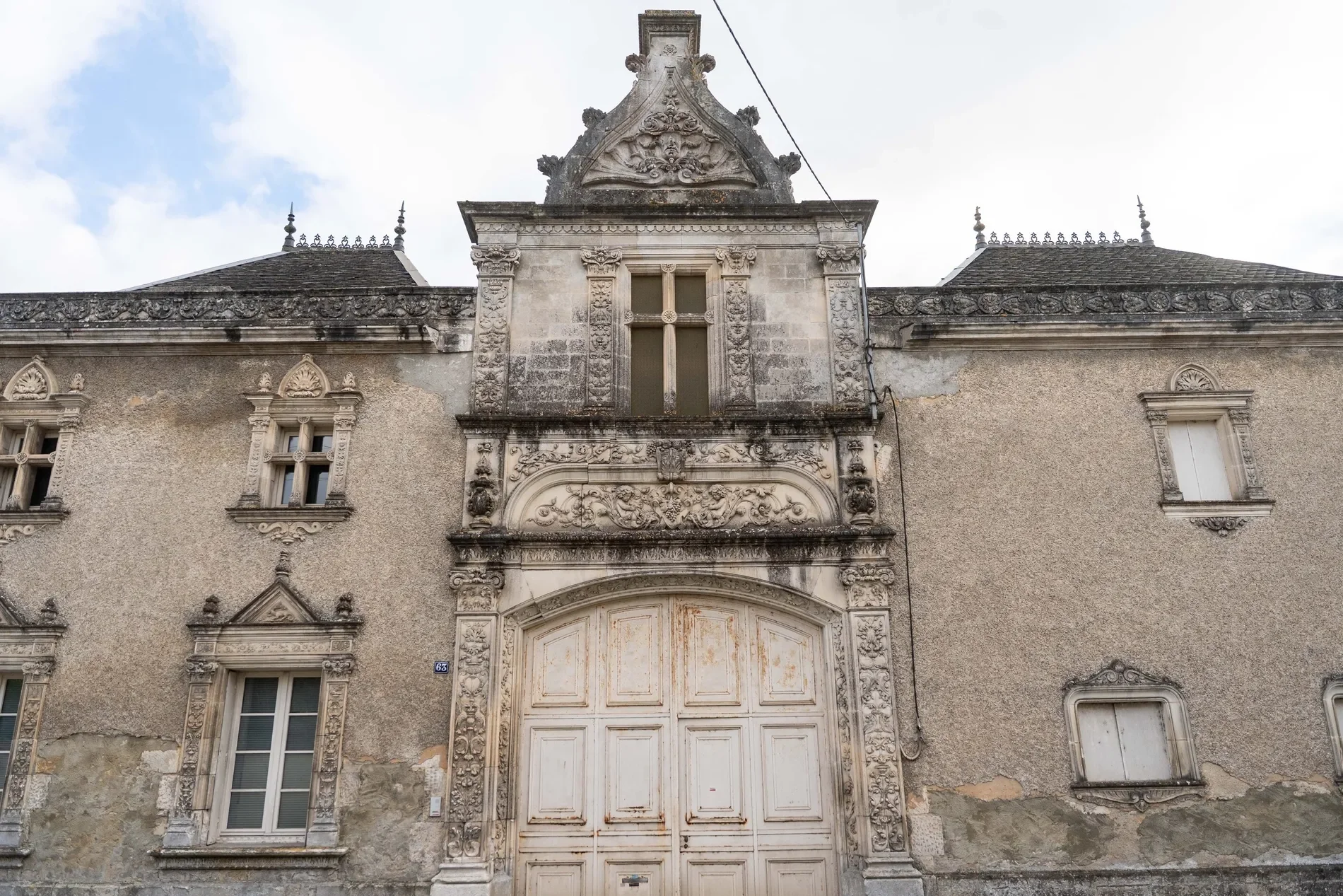 Exterior photo 6