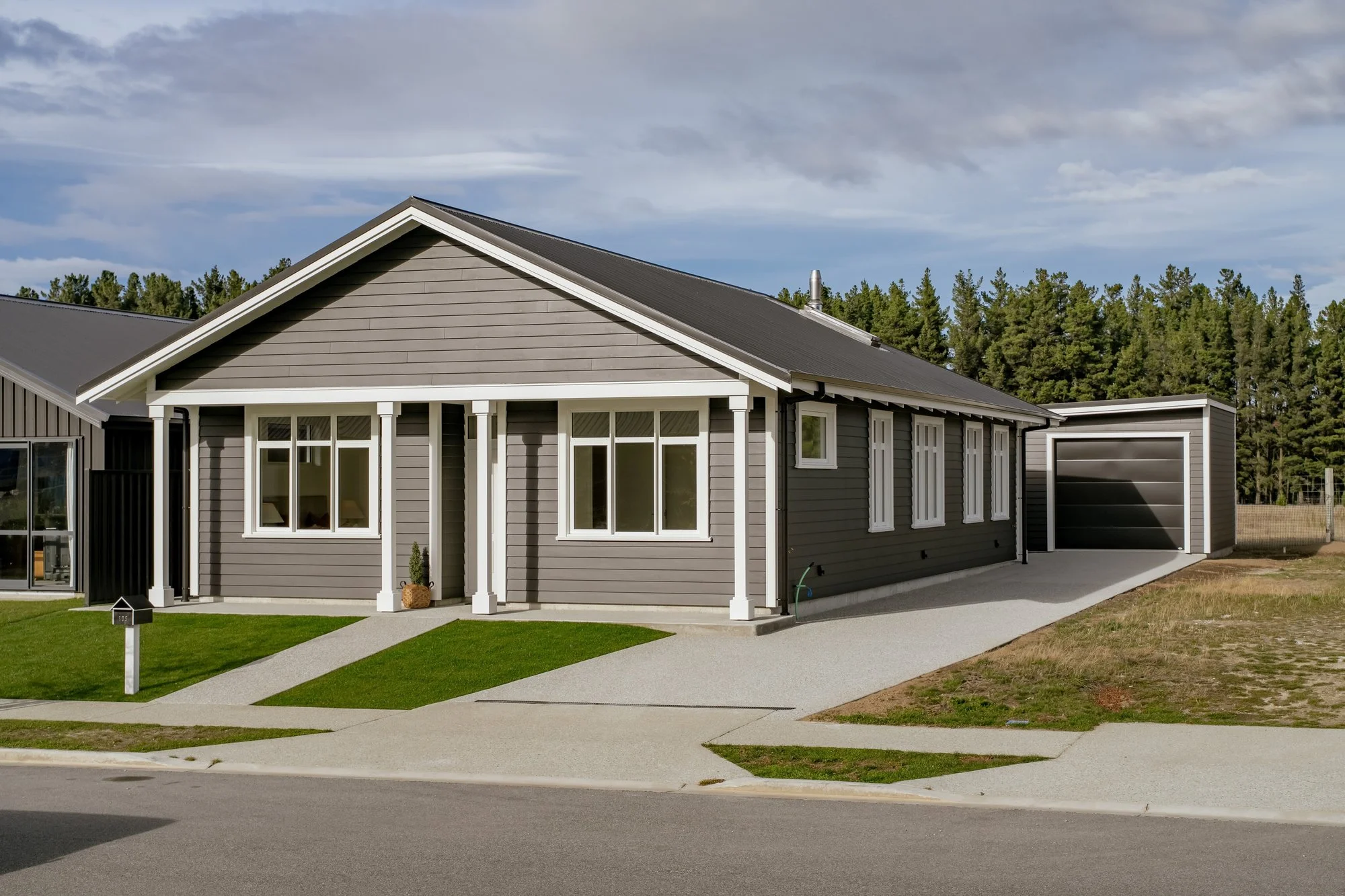 Exterior photo 5