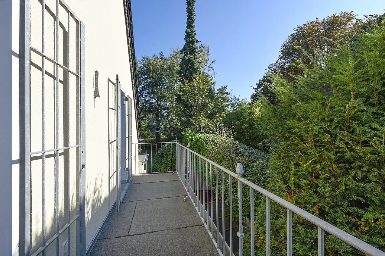 Exterior photo 8