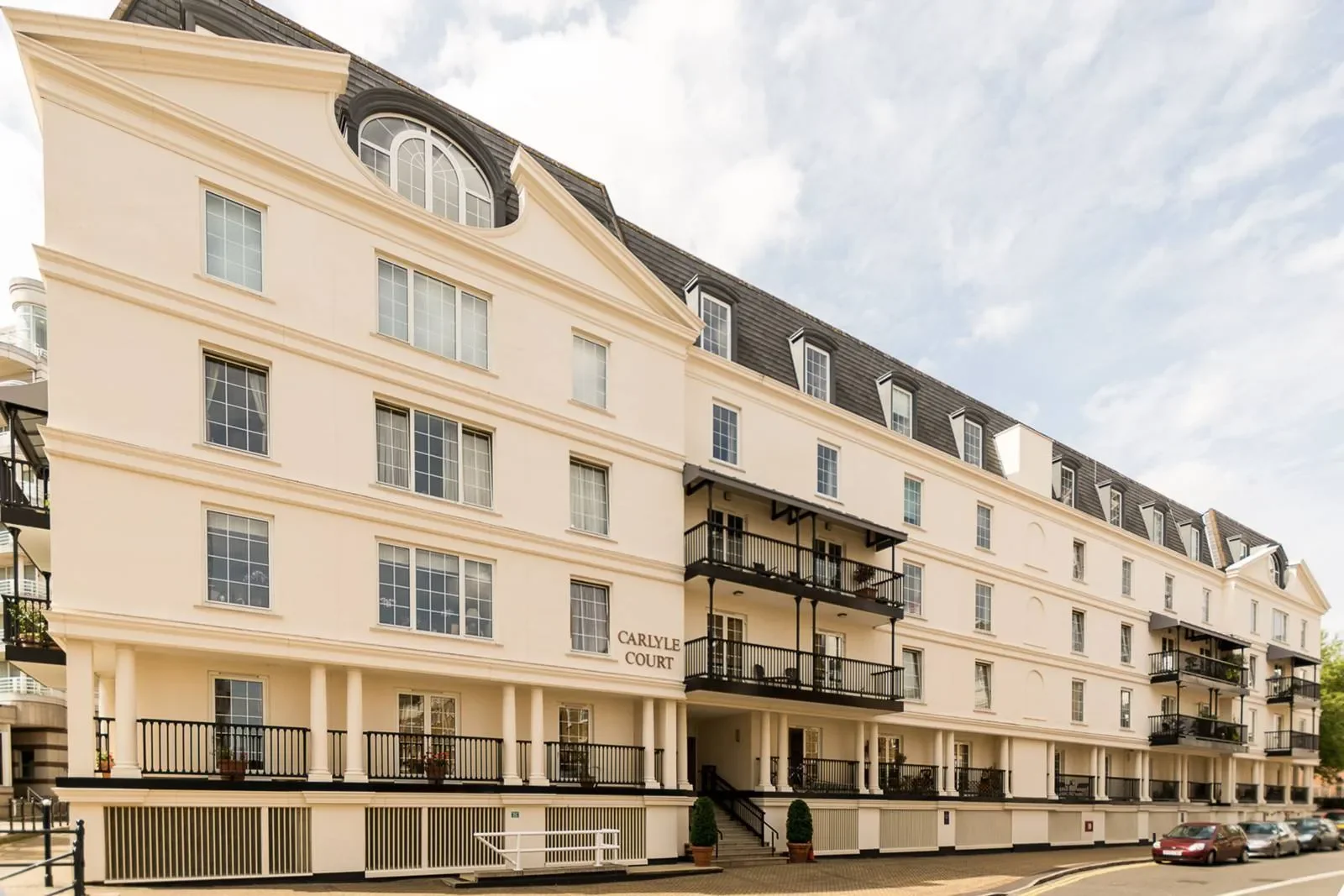 Exterior photo 7