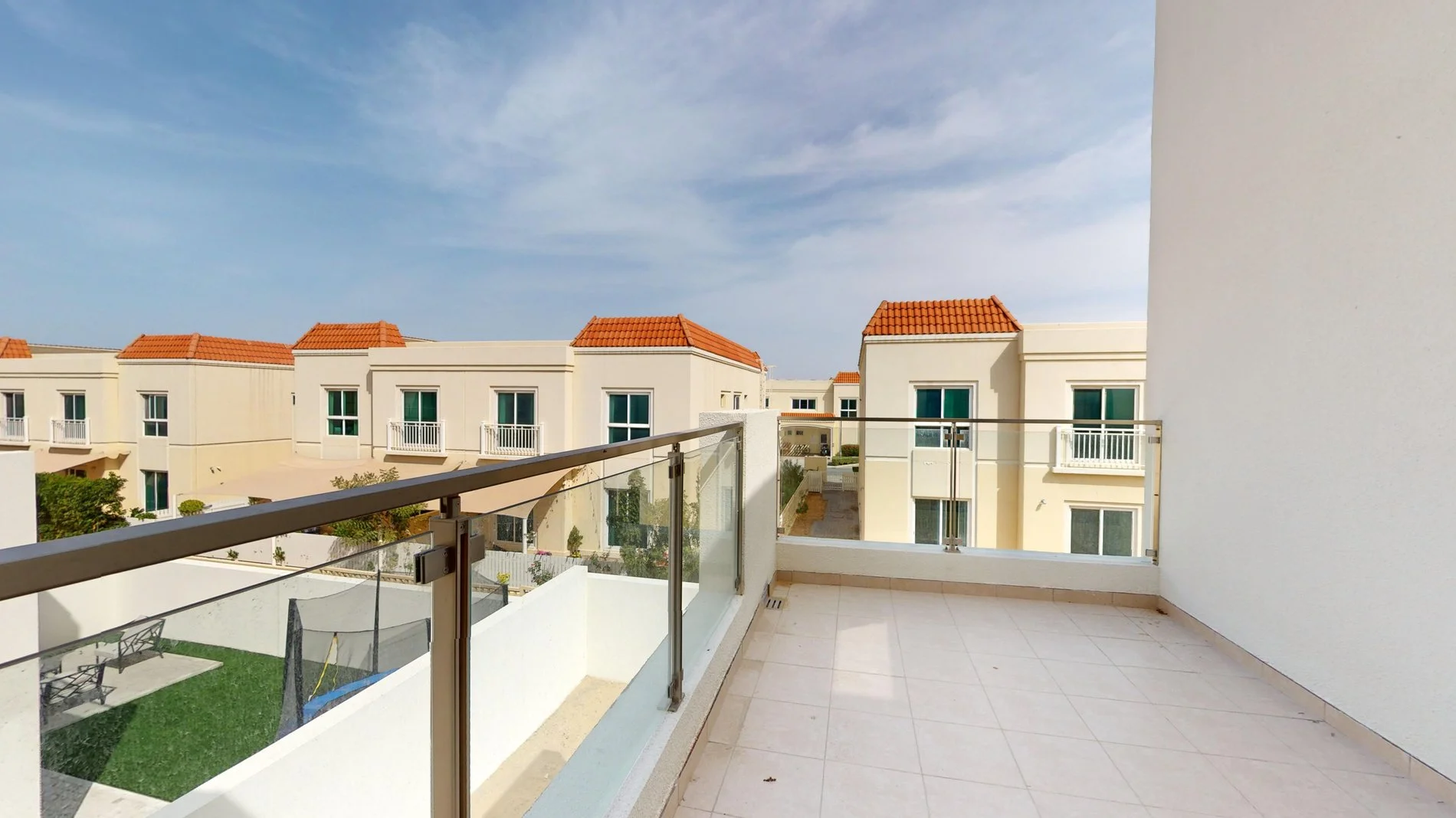Exterior photo 3