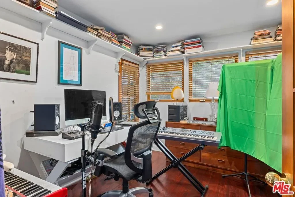 14957 Valley Vista Boulevard, Los Angeles, California, United States. - Photo 5