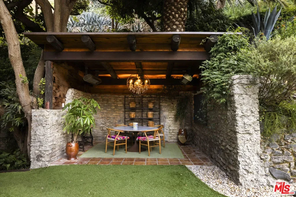 659 E Channel Road, Santa Monica, California, United States. - Photo 10