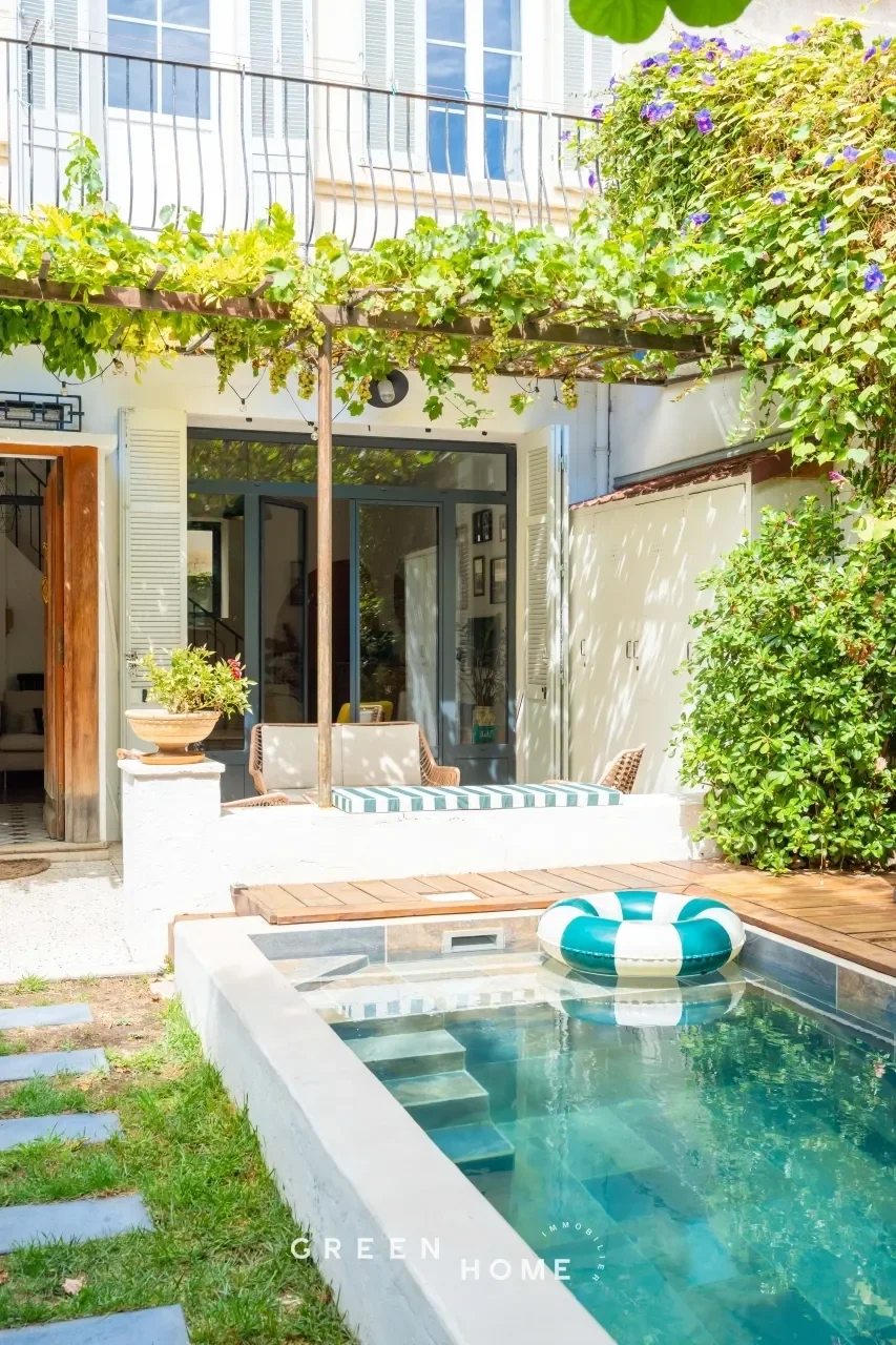 Exterior photo 4