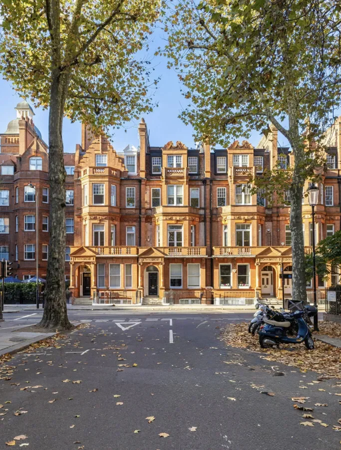Elegant Three-Bedroom Period Apartment Moments from Sloane Square
