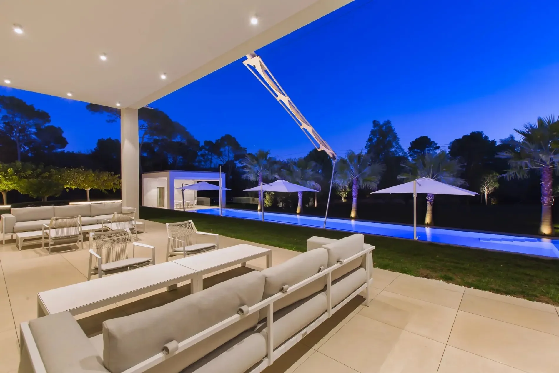 Exterior photo 4