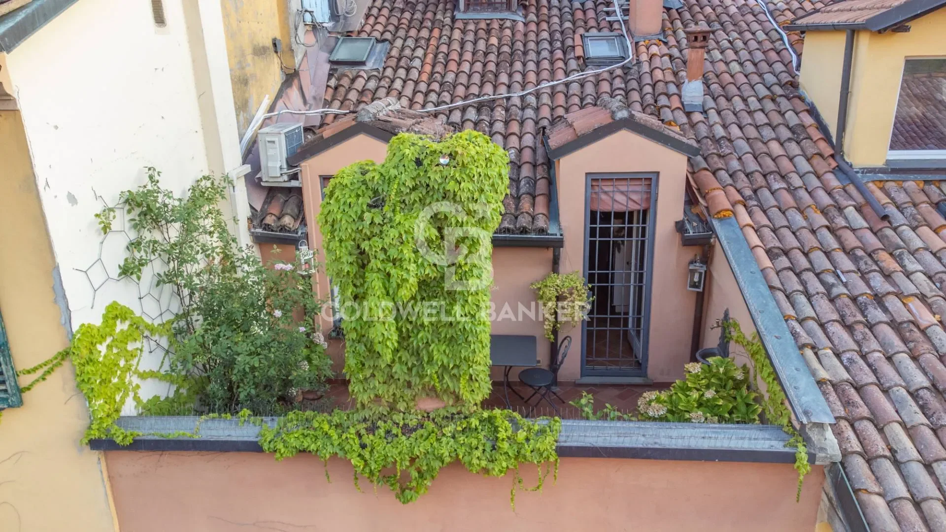 Via San Petronio Vecchio, Bologna, Emilia-Romagna, Italy. - Photo 9