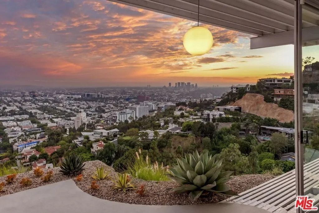 1635 Woods Drive, Los Angeles, California, United States. - Photo 19