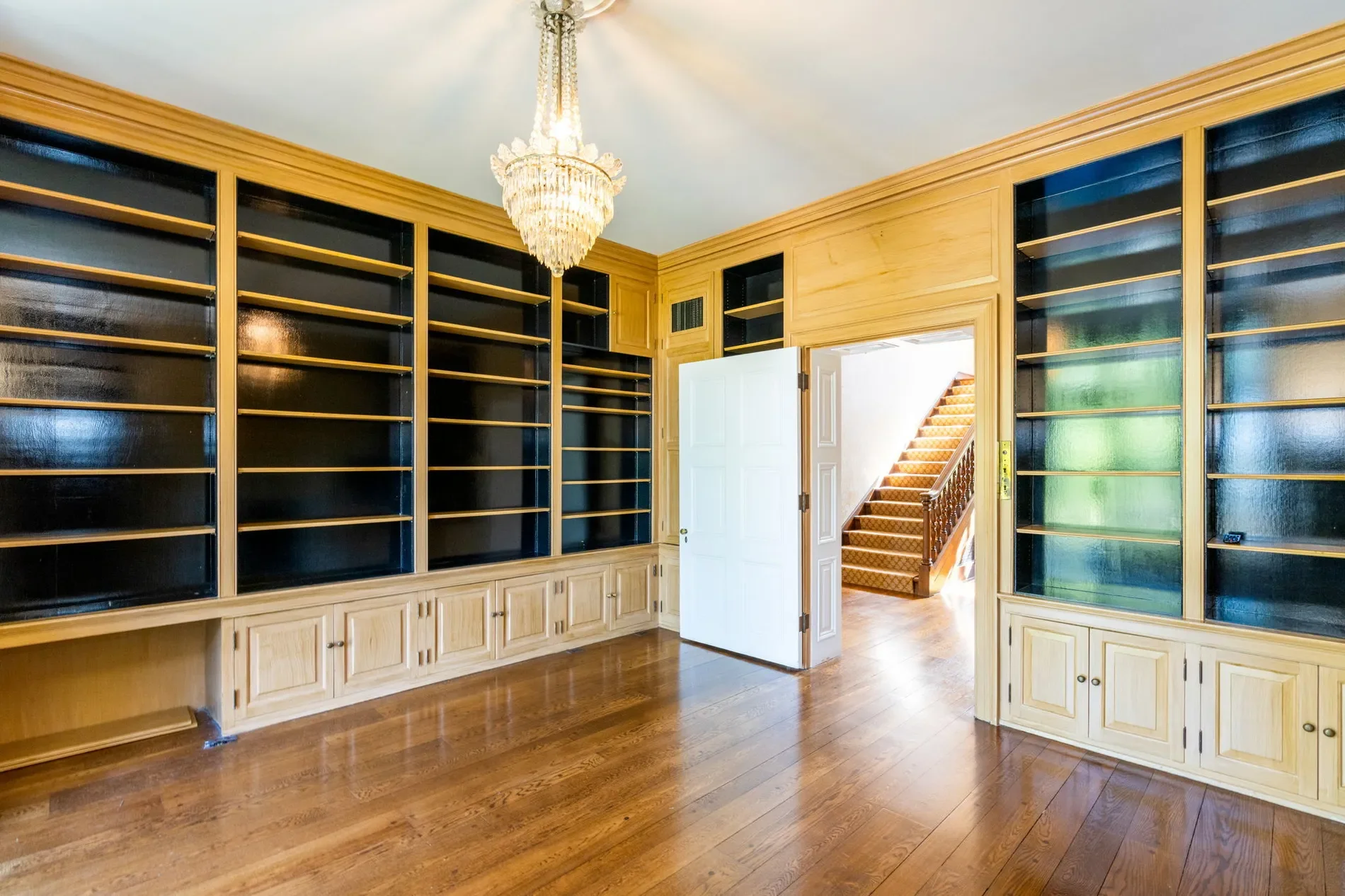 3740 Upper River Road , Louisville, KY 40207, Watterson Park, Kentucky, United States. - Photo 13