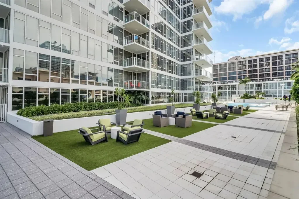 Exterior photo 9